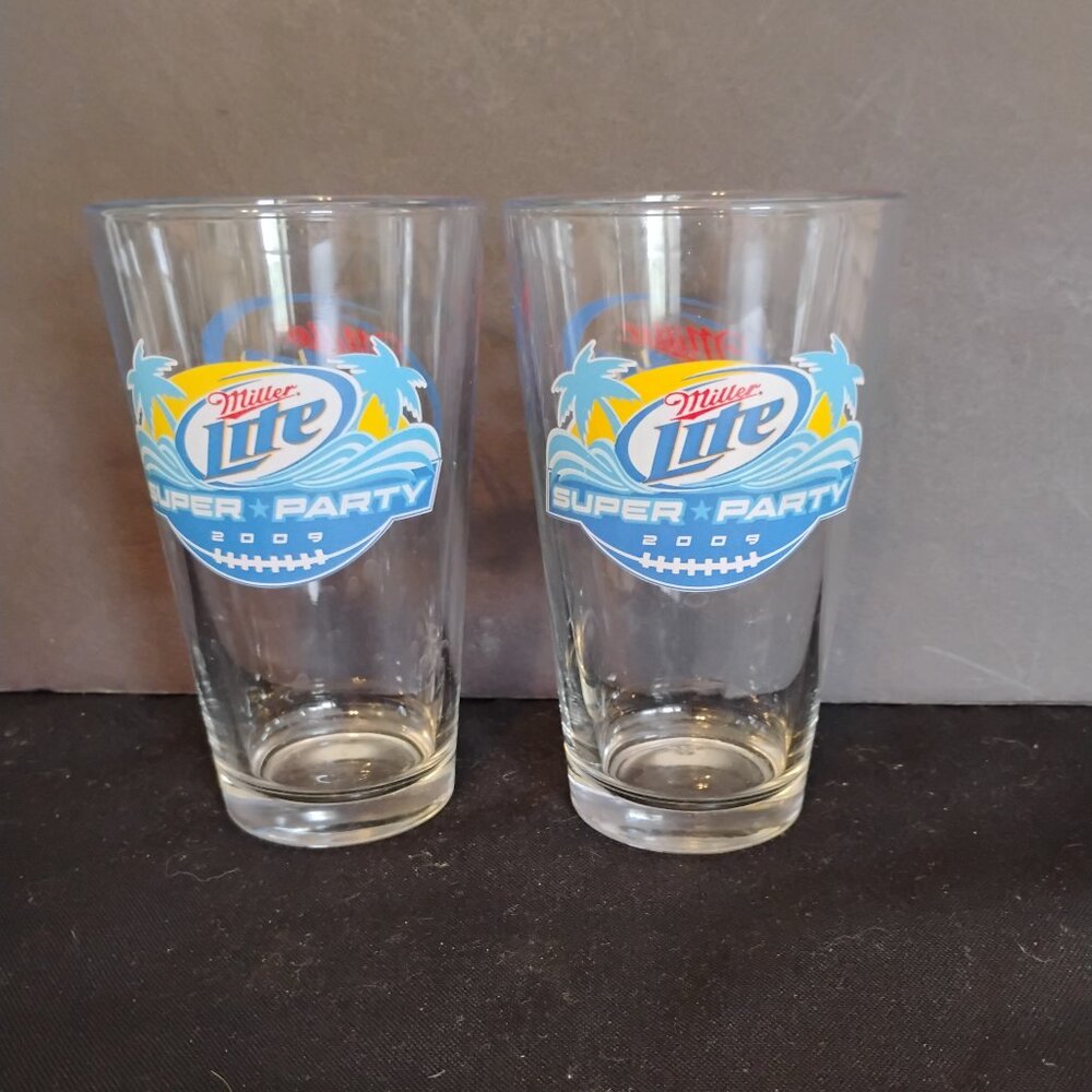 Miller Lite Super Party 2009 beer Glasses, set of 2